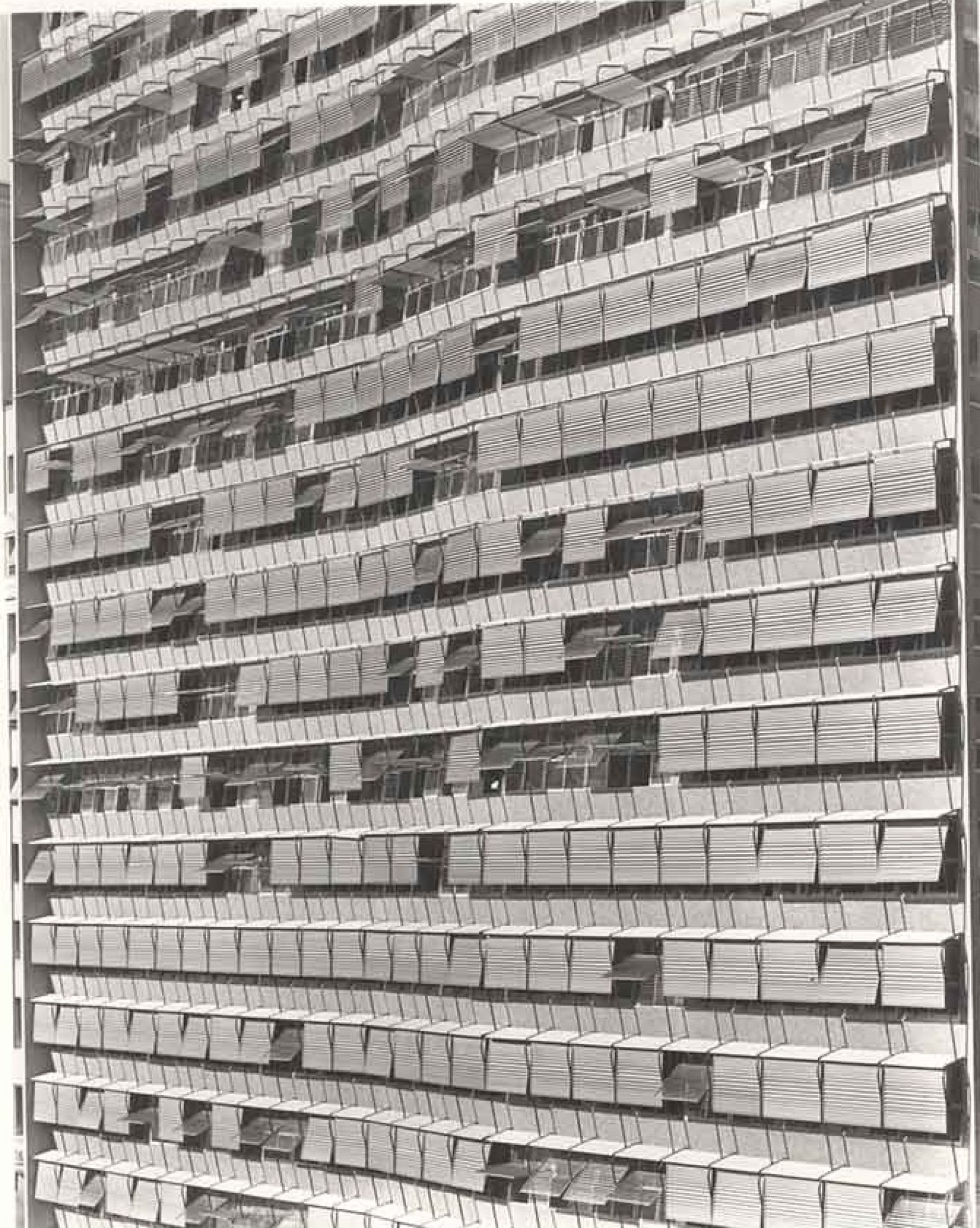 Fachada do Edifício Marquês de Herval [título atribuído], c. 1953. Autoria não identificada. Fonte: NPD/UFRJ. 
