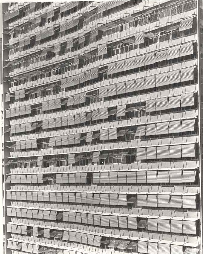 Fachada do Edifício Marquês de Herval [título atribuído], c. 1953. Autoria não identificada. Fonte: NPD/UFRJ. 
