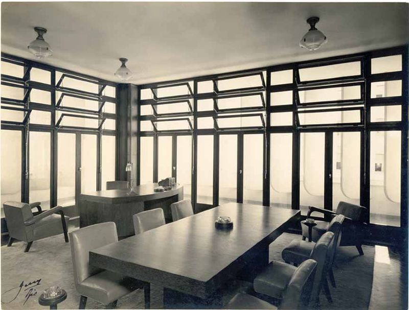 Vista interna do edifício [título atribuído], c.1950. [Autoria não identificada]. Fonte: Arquivo MMM Roberto. Acervo Núcleo de Pesquisa e Documentação (NPD), Universidade Federal do Rio de Janeiro (UFRJ).