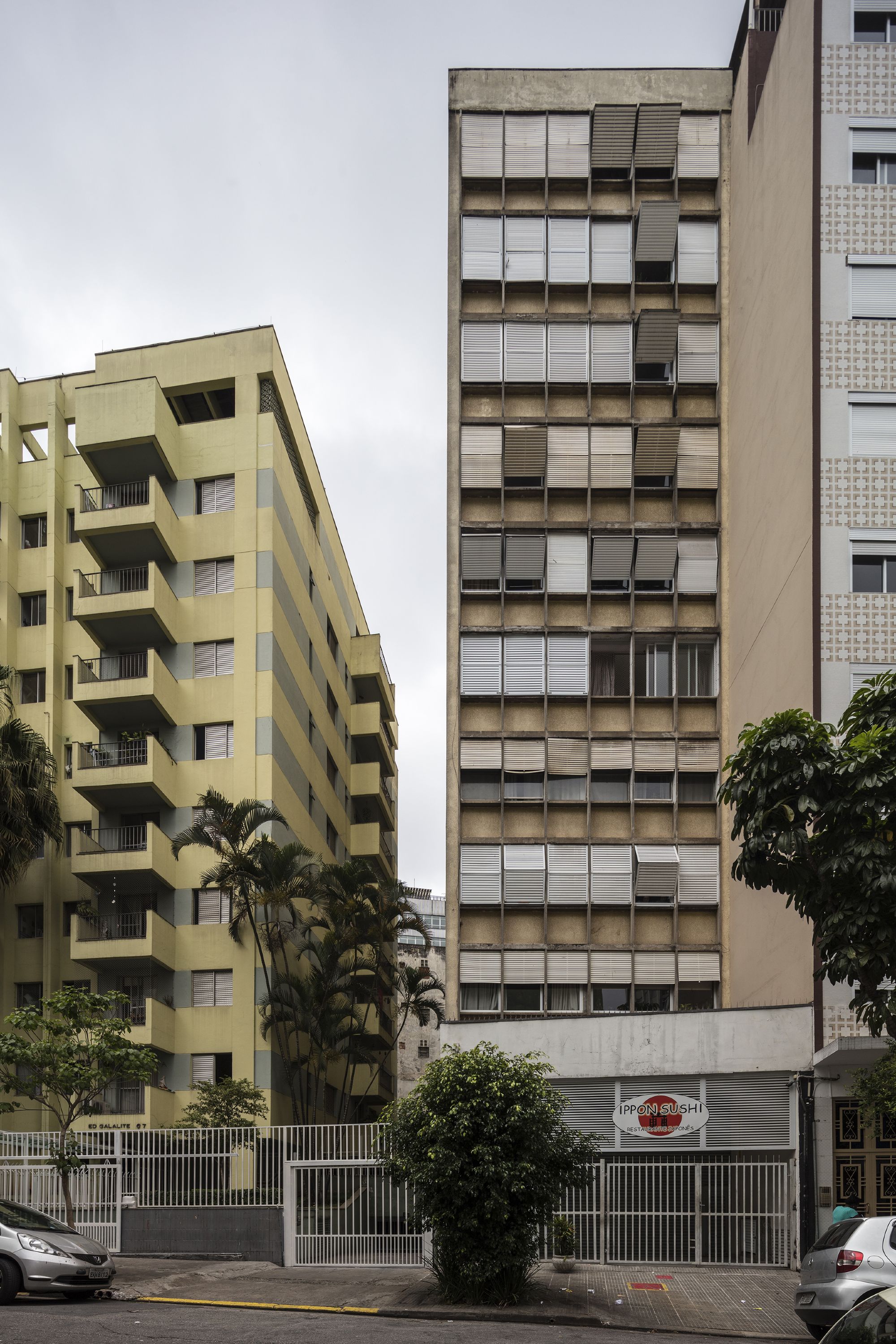 Edifício Maria Borba [título atribuído]. Fotografia de Leonardo Finotti.
