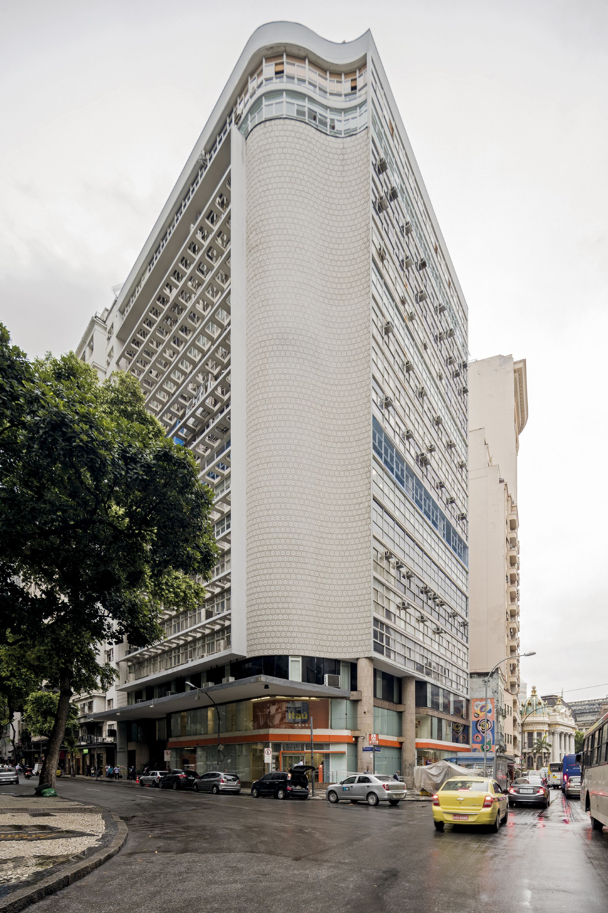 Fachada do Edifício Seguradoras [título atribuído]. Fotografia Leonardo Finotti.